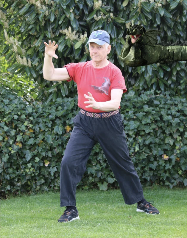 Drachen-Pose im Krafttier Yoga in Baden – Ausdruck von Kraft und Willenskraft