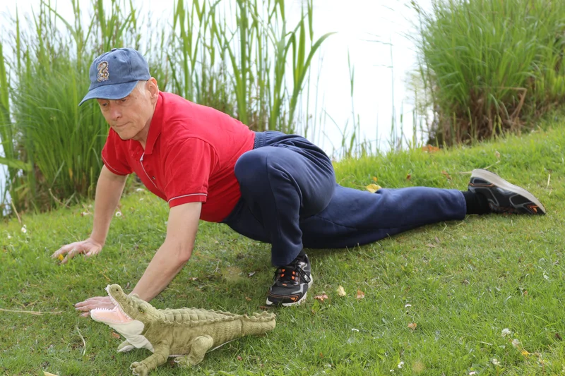 Krokodil-Pose im Krafttier Yoga in Baden-Dättwil – Ausdruck von Transformation und innerer Heilung
